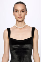 Simple pearl necklace