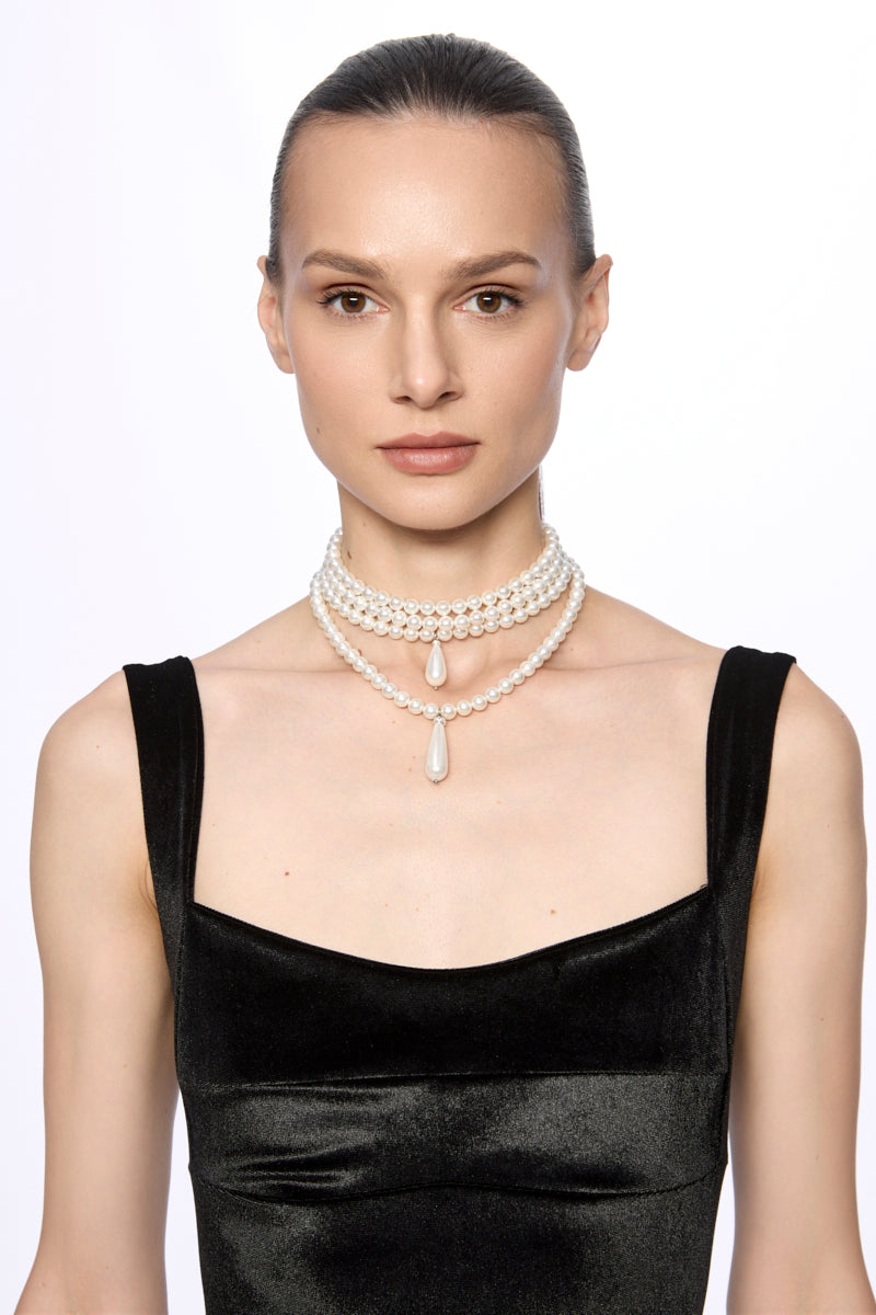 Pearl necklace with pear shape pendant